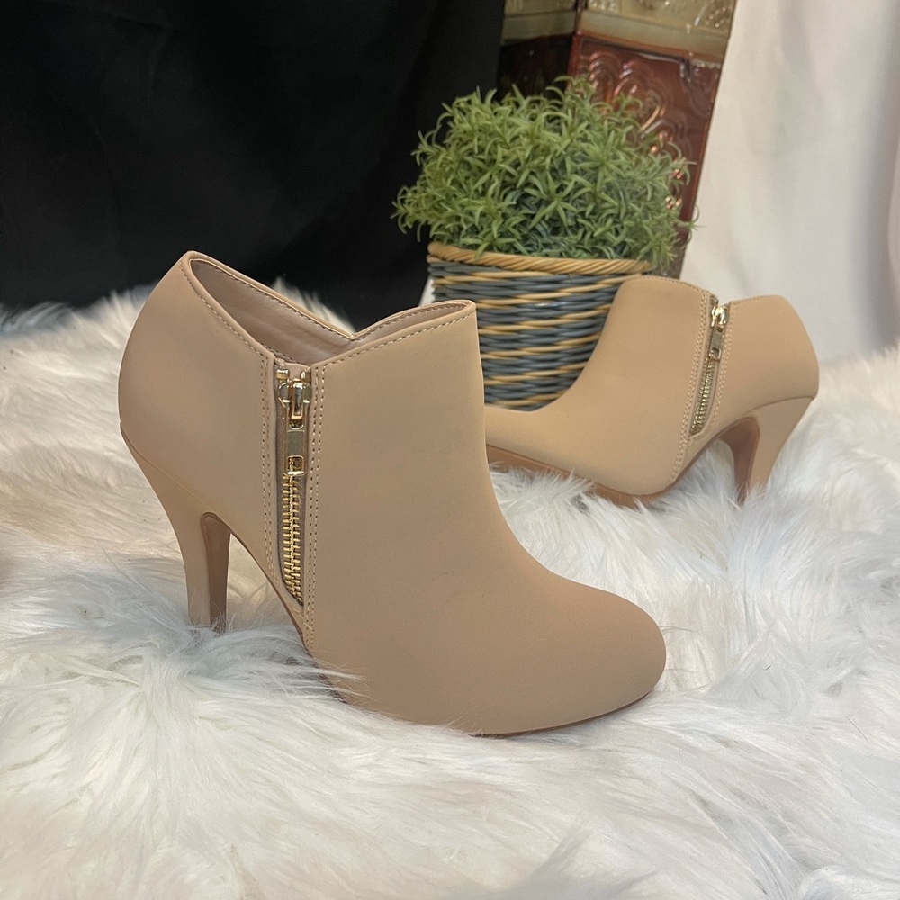 Nude Ankle boots